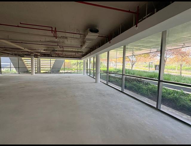595M² OFFICE TO LET IN WATERFALL